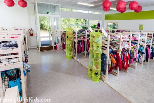 The Vadelmatarha ecostore, a kids' second hand store and kids-friendly cafe in Kotka, Finland
