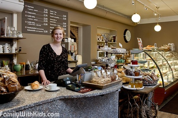 "Вахеркюля", торты на заказ, кафе-кондитерская Vaherkylä в центре города Ловийса, юго-восточная Финляндия