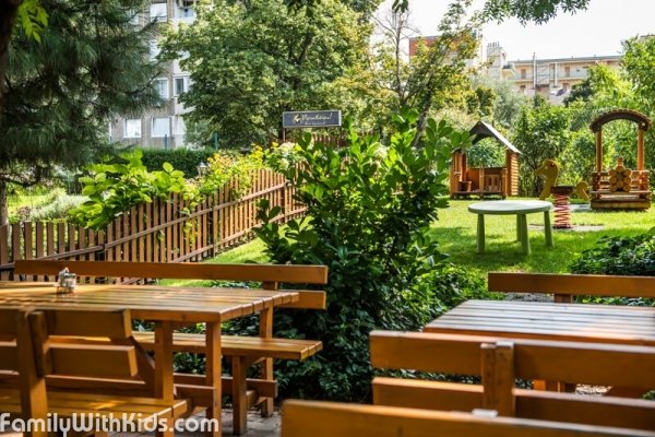 VakVarju Buda, family cafe with children's play area and terrace in Budapest, Hungary