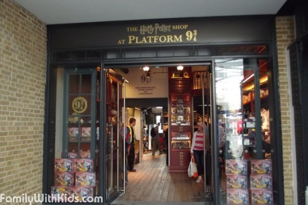 The Harry Potter shop at platform 93/4, merchandise from the Harry Potter series in London, UK