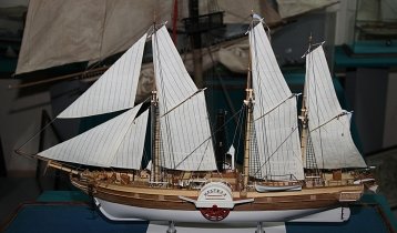Модели кораблей, приборы навигации, гравюры и карты в Харьковском морском музее