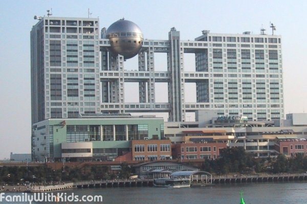 Офис компании Fuji Television, музей телевидения и смотровая площадка на Одайбе, Токио, Япония