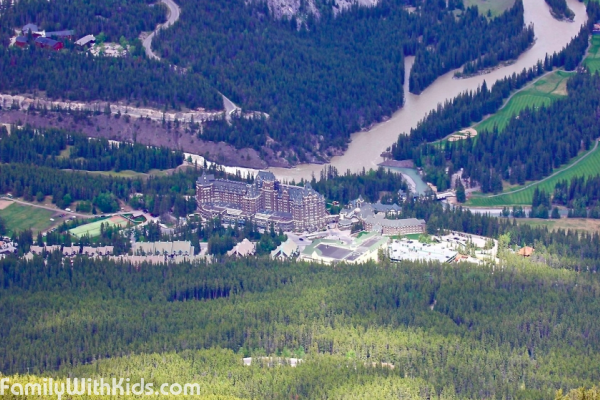 Fairmont Banff Springs Hotel, 5-star accommodation at the Banff National Park in Canada