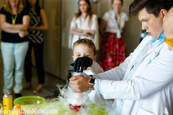 Professor Bubbleworks, научные фокусы, научное шоу для детского праздника в Лондоне, Великобритания