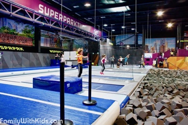 "Суперпарк Турку", крытый парк развлечений и спорта в комплексе Holiday Club Caribia в Турку, Финляндия
