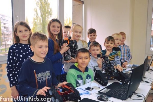 RoboCode, "РобоКод" на Позняках, детская школа робототехники и программирования, Киев