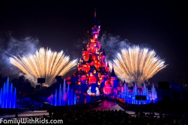 Парижский Диснейленд, парк аттракционов "Disneyland" в Париже, Франция