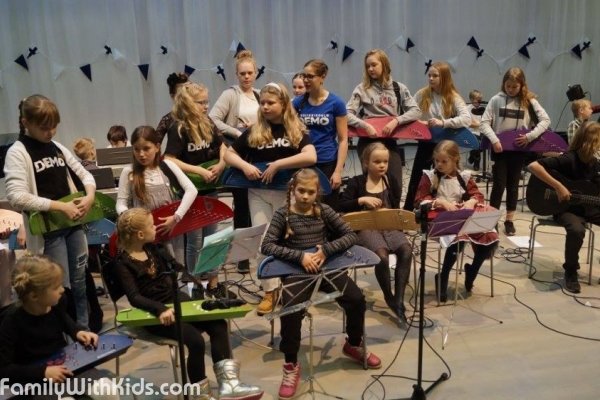 Музыкальная школа "Демо", Demo Musikkikoulu, частная музыкальная школа в столичном регионе Хельсинки и Лохья, Финляндия