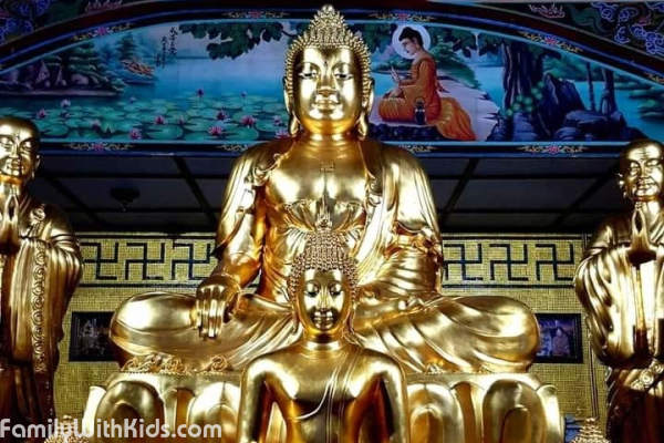 Ват Тхеп Футтхарам, буддийский храм в центре Чонбури, Таиланд
