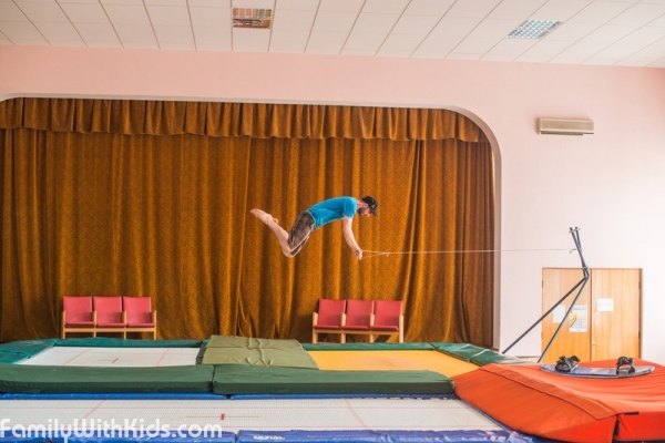 Jumping Hall, "Джампинг холл", батутный зал в Соломенском районе, Киев