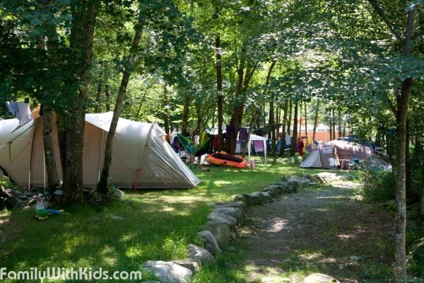 TCS Camping Gordevio Vallemaggia, кемпинг на реке Maggia, Швейцария