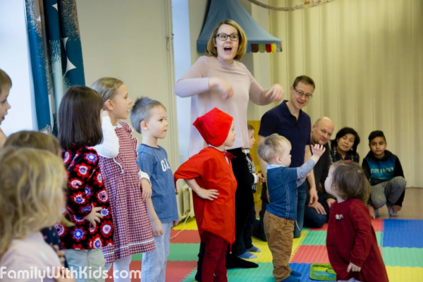 "Рейнбоу кидс", Rainbow Kids, музыкальные занятия для детей 0-7 лет от Kindermusik в Эспоо, Финляндия