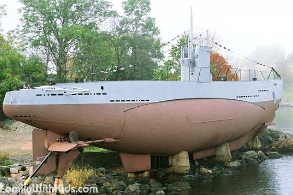 Sukellusvene Vesikko Suomenlinnan linnoituksessa Helsingissä
