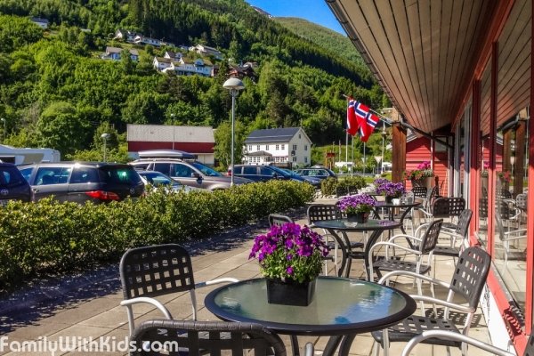 Кафе "Люпин" и центр реабилитации "Муритунет" в Valldal, Норвегия