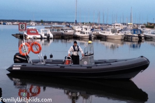 Sea & Ski Fun by Taxi-Tuubi, sea trips, fishing, diving and excursions on a 7.5-meter boat in Kotka, Finland