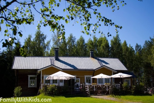 Hirvikartano, the Moose Manor Restaurant with a moose corral near Jyväskylä, Central Finland