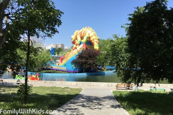 Лунапарк "Одесса" в Парке Победы, аттракционы и веревочный городок, Одесса