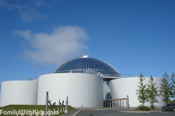 "Перлан", архитектурный комлекс, обзорная площадка и музей в Рейкьявике, Исландия