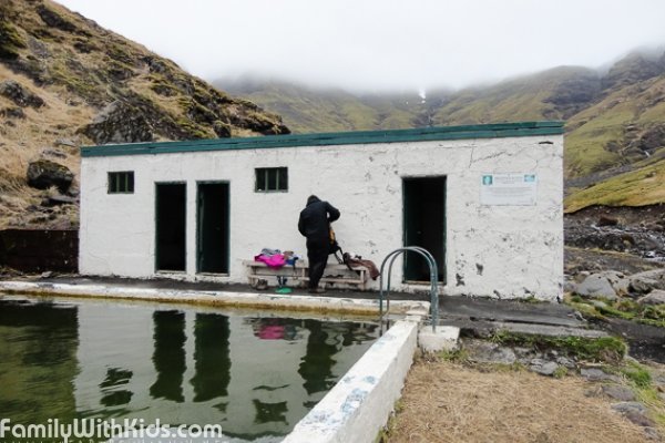 Seljavallalaug Swimming Pool, старейший бассейн в Исландии