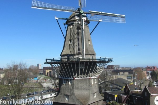 Molen De Gooyer, старинная мельница в Амстердаме, Нидерланды