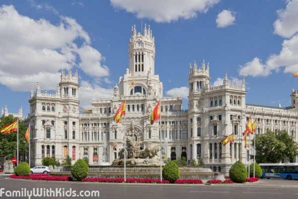 Дворец Сибелес, Palacio de Cibeles, выставочные залы, ресторан, смотровая площадка в Мадриде, Испания