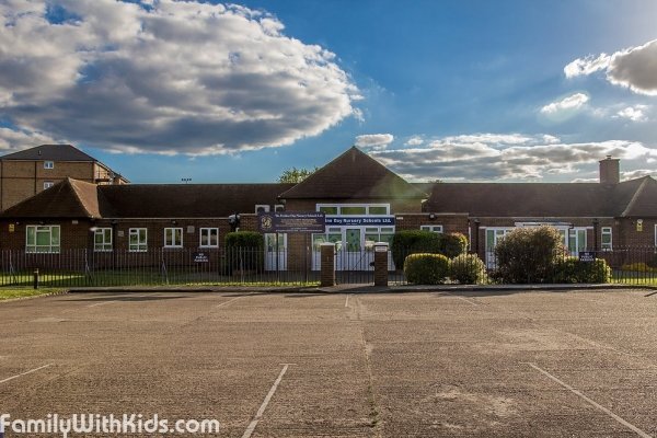 Eveline Day and Nursery School Grand Drive, a daycare center for kids under the age of 5 in Merton, UK