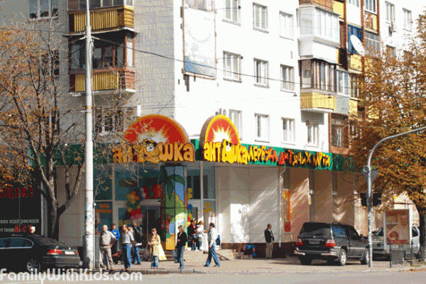 "Антошка", универсальный магазин детских товаров, книг, колясок, одежды, обуви в Печерском районе, Киев