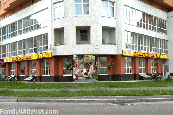 "Антошка", магазин детских игрушек, велосипедов, спортивных товаров, одежды и других товаров, Киев