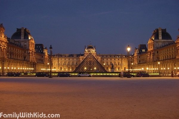 Le Musee de Louvre, the Louvre Museum in Paris, France