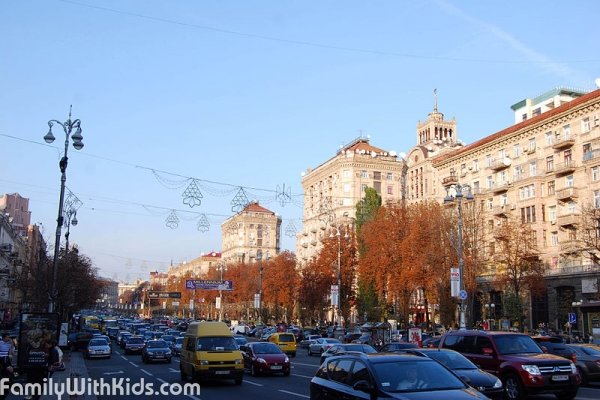 Крещатик, центральная улица Киева и полощадь Независимости в Печерском районе, Киев