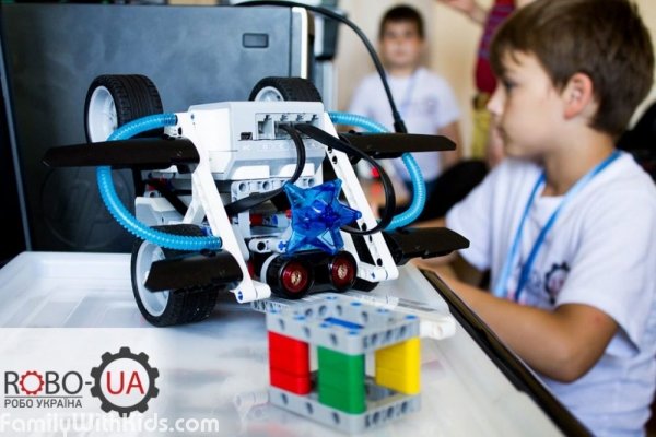 RoboUA, лаборатория современных технологий, школа робототехники для детей в Киеве
