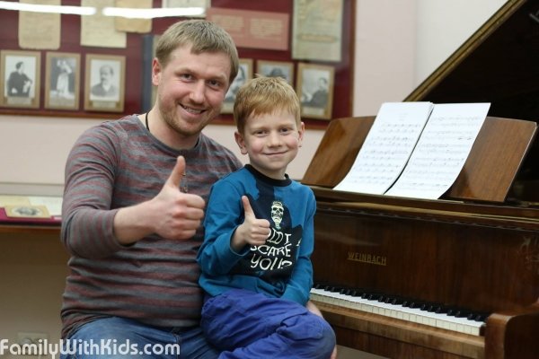 "Глория", музыкальная академия Лады Лось для детей от 1 года и взрослых на Кловской, Киев