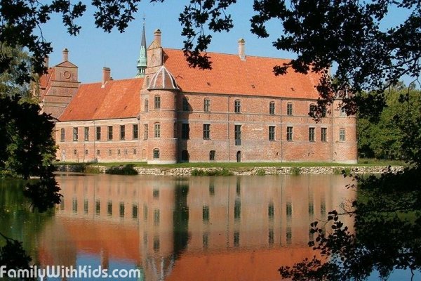 Розенхольм, Rosenholm Castle, замок в центральной Дании