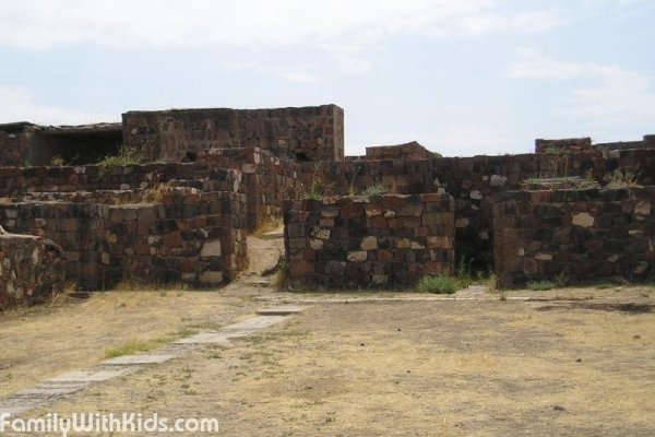Эребуни, крепость и музей в Ереване, Армения