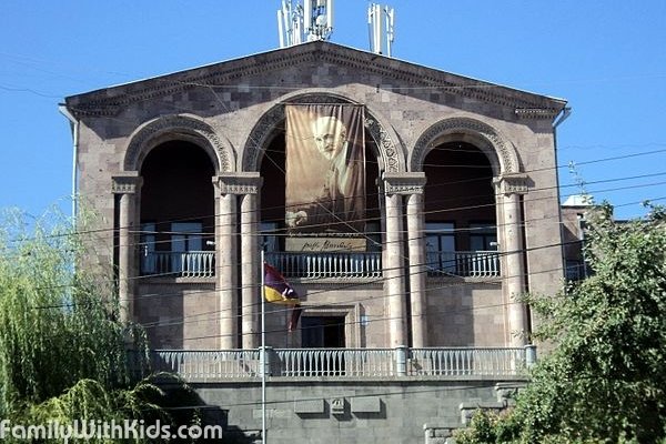 Дом-музей Ованеса Туманяна, Ереван, Армения