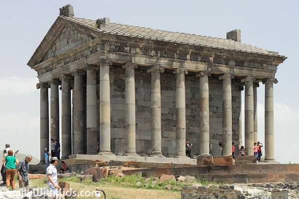Храм в Гарни в Армении