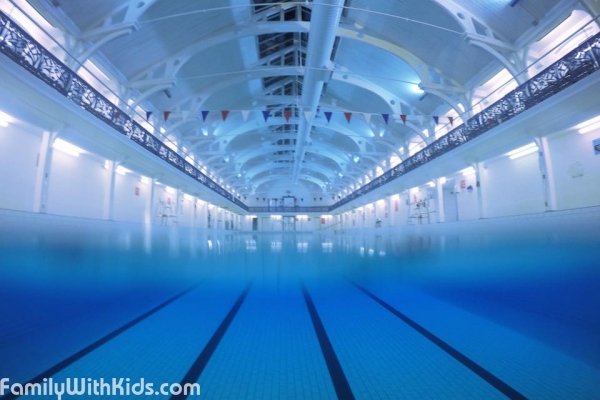 Camberwell Leisure Centre, спорткомплекс с детским бассейном в Лондоне, Великобритания