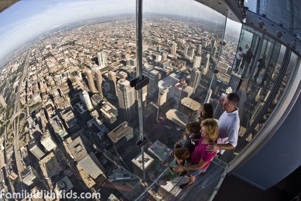 Willis Tower Skydeck Chicago, смотровая площадка небоскреба "Уиллис Тауэр" в Чикаго, США