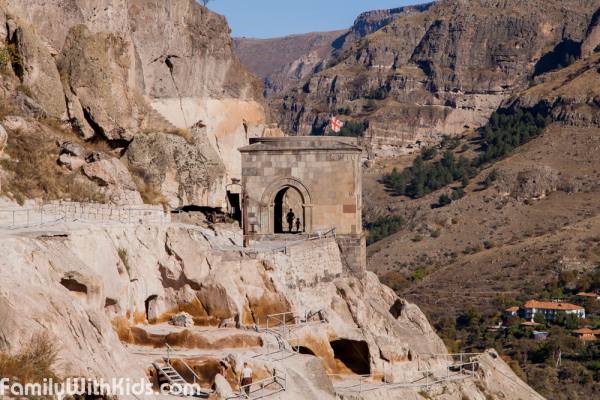 Вардзия, пещерный город, монастырь в скале на юге Грузии