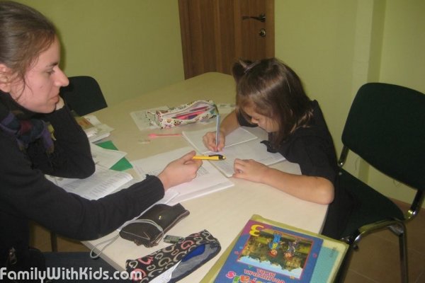 Nice School, "Найс Скул", многоязыковая школа, продленка, подготовка к экзаменам в Голосеевском районе, Киев