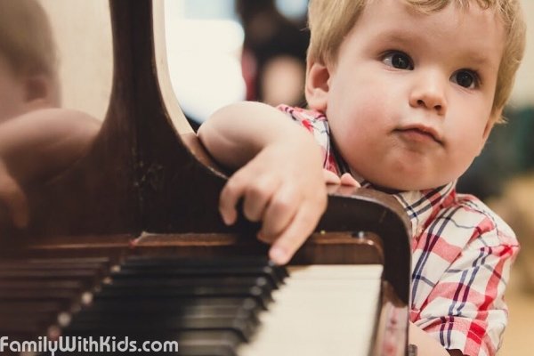 Mini Mozart, занятия классической музыкой для малышей до 5 лет, Лондон, Великобритания