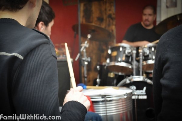 Planet Drum, музыкальные занятия на ударных для детей от 5 лет в Лондоне, Великобритания