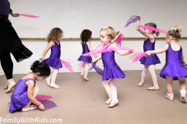 Petite Performers, танцевальные занятия для малышей с 6 месяцев, Лондон, Великобритания