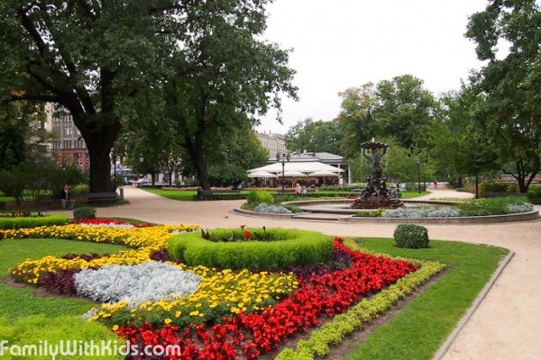 Парк Кронвалда в центре Риги