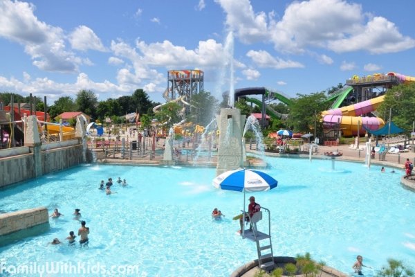 Six Flags New England, парк аттракционов и аквапарк Hurricane Harbor Water Park в Массачусетсе, США