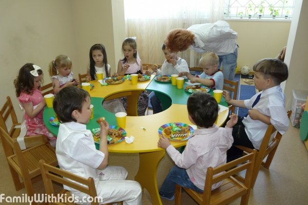 "Дар", детский центр, раннее развитие для детей от 1 года, подготовка к школе, английский язык для дошкольников на Троещине, Киев