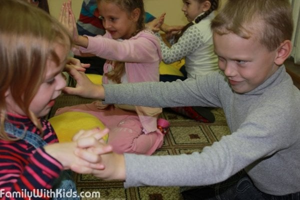 Smart, "Смарт", детская студия, сад и образовательные курсы для детей от 2,5 лет в Дарницком районе, Киев