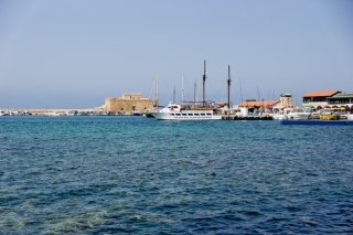 Фотографии набережной и крепости в городе Пафос на Кипре